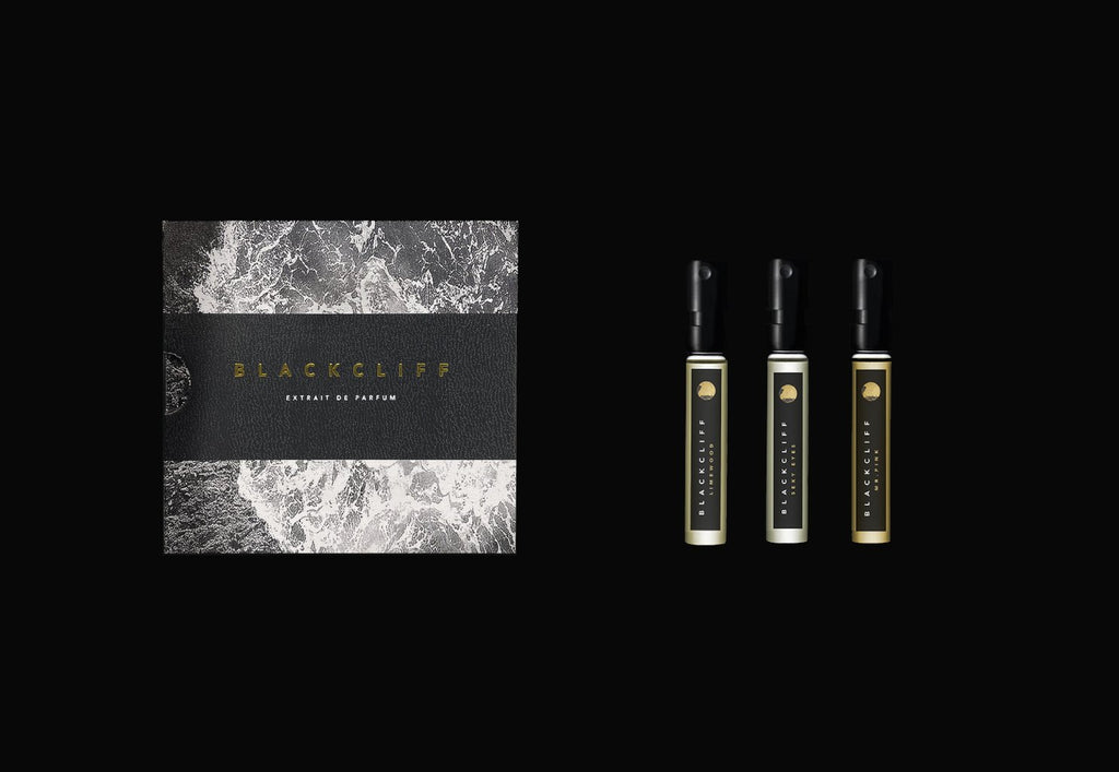 Image shows a BLACKCLIFF Discovery Set B. The box has a marble design with the brand name in gold. Next to it are three spray bottles labeled as extraits de parfum with black labels, each featuring the Blackcliff logo at the top. These luxurious fragrances promise an unforgettable olfactory experience.
