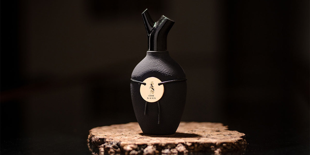 Cedar_in_Acacia_blackBottle_bl